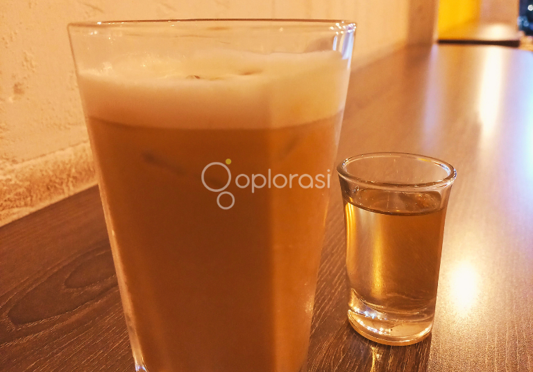 Santai dan Menikmati Kopi di FX Labs Coffee Eatery Blitar