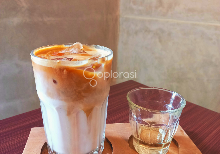 Split Espresso Coffee, Coffee Shop Minimalis Menawarkan Seduhan Kopi Berkualitas!