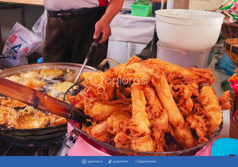 Gorengan Bu Mualim, Aneka Gorengan Enak dan Murah yang Wajib Dicoba di Malang. Setiap Hari Antri dan Selalu Ludes!