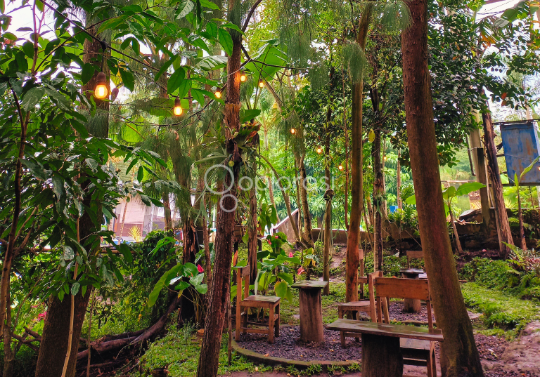 Moego Moego, Hidden gem di Batu Berkonsep Ngopi di Alam, Kebun Pekarangan Rumah!